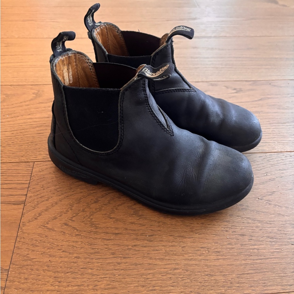 Kids size 3 Blundstones